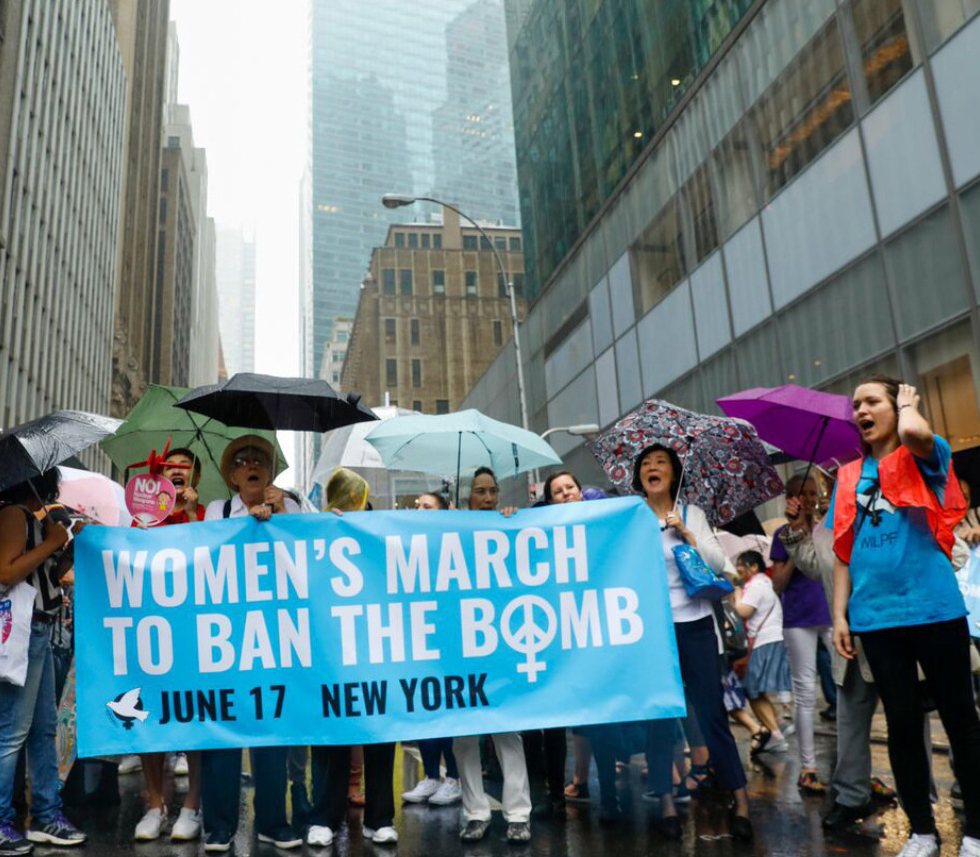 Women's march to ban the bomb